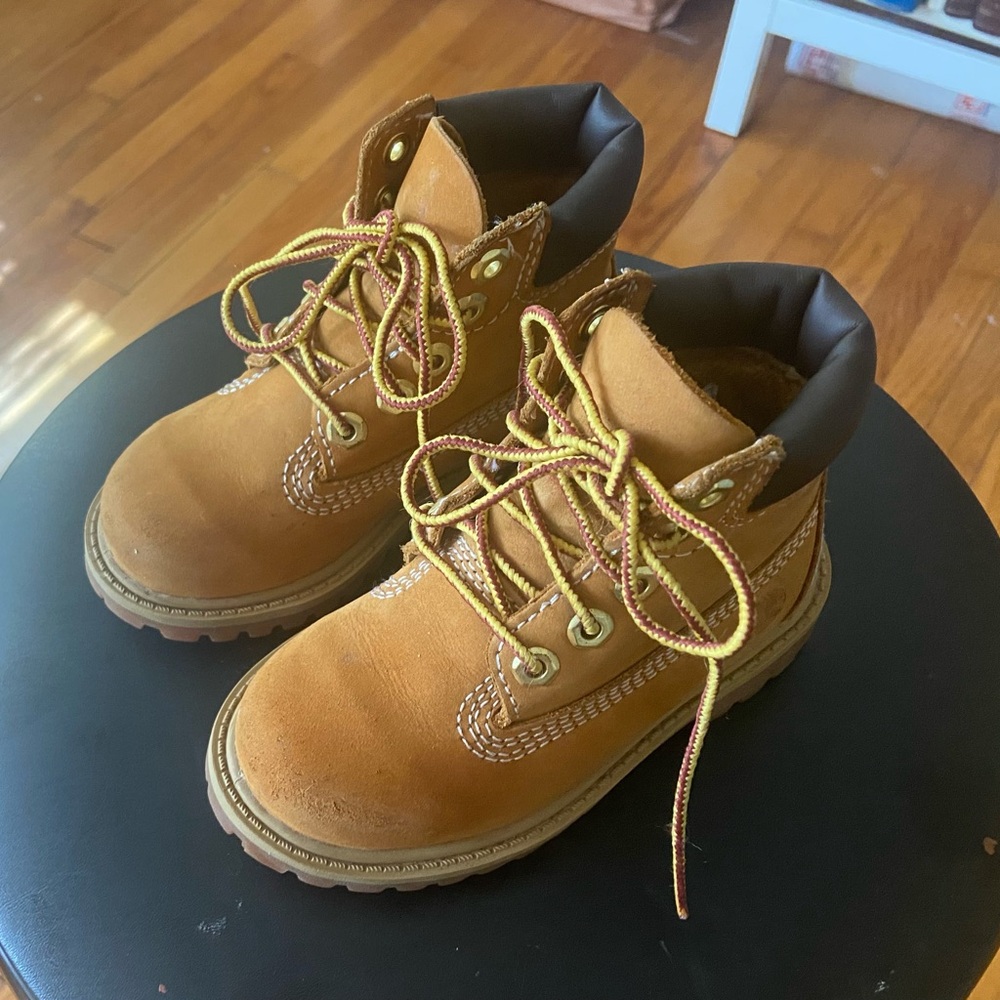TIMBERLAND LITTLE KIDDIES CLASSIC BOOTS- Sz7 ADORABLE -IN PRISTINE CONDITION